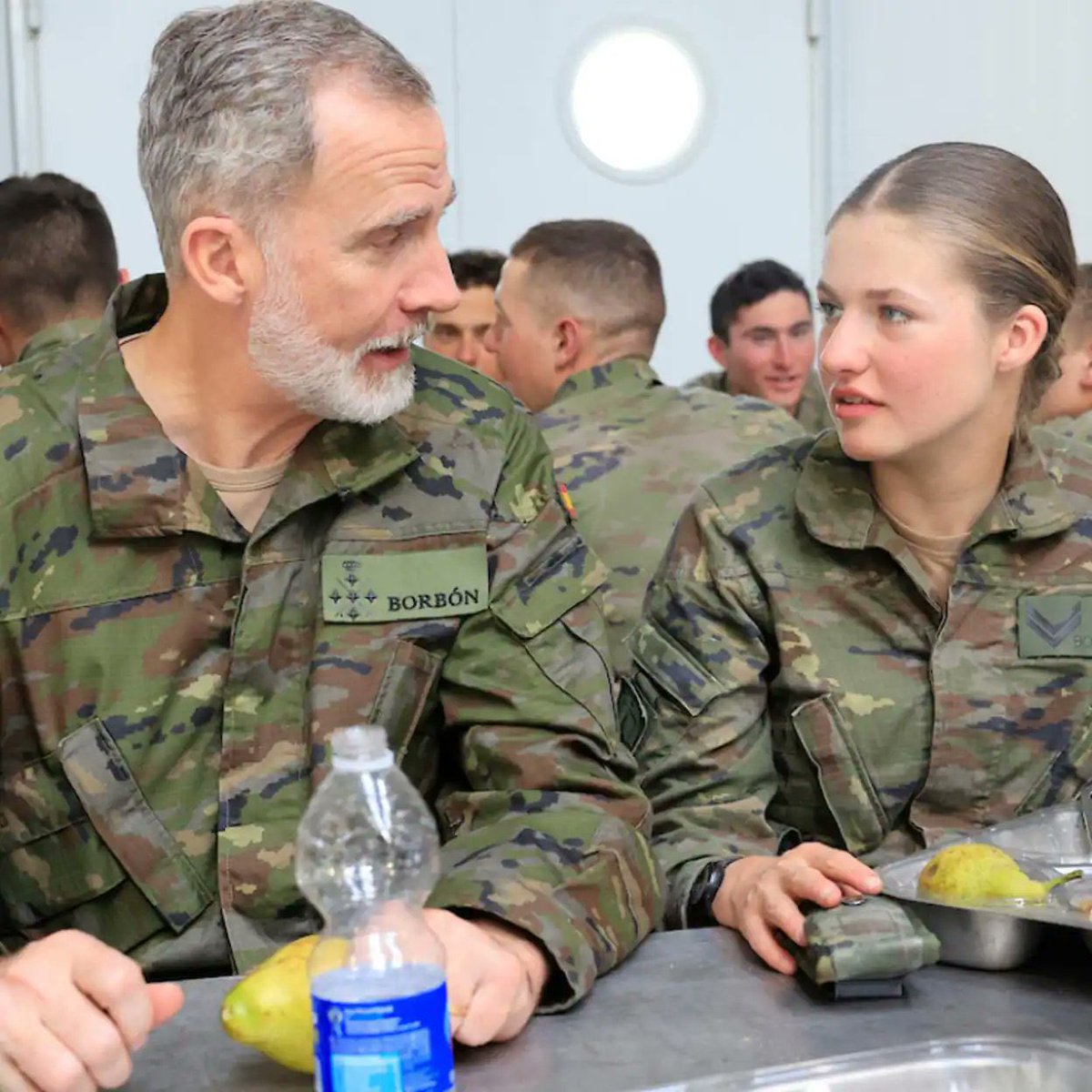 ManuPineda's tweet photo. Para ellos, las guerras son un juego y un negocio.

Se disfrazan de soldadito pero saben que ni ellos ni sus familiares van a morir en la guerra, en ninguna guerra.

Mandarán a nuestras hijas e hijos a morir para defender intereses que no son nuestros. 

VUESTRAS GUERRAS, NUESTROS MUERTOS

Necesitamos tomar de nuevo las calles para que nos oigan claro y fuerte. 
Ni en #Ucrania, ni en #Rusia, ni en #Gaza, ni en ningún sitio. No a las guerras

#NoALaGuerra