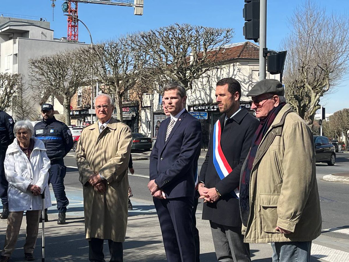 MathieuMlefevre's tweet image. En ce #19mars, nous rendons hommage aux 11 Perreuxiens morts pendant la guerre d’Algérie. Nous savons les traumatismes et les fractures, nous ne les oublions pas.