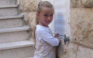 Zepapou's tweet photo. C’est tellement douloureux d’affronter ce regard de petite fille...
Myriam #Monsonego est morte et c’est de notre faute, à nous tous, quand nous laissons les monstres, les barbares tuer des enfants uniquement parce qu’ils sont juifs… #19Mars https://t.co/qPAXkZa1HI