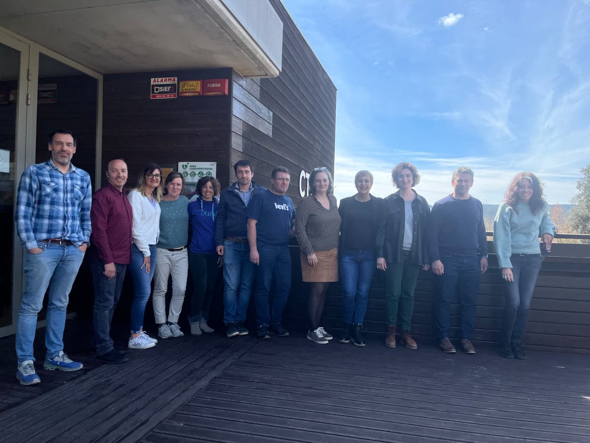 Baskegur's tweet photo. @Baskegur -rek #PYREMPFOR-en parte hartzen du, eta gaur izan du azken jaurtiketa-bilera Kataluniako Basogintzako Zentro Teknologikoan @ctforestal
Proiektu honek mugaz haraindiko baso-enplegua sustatzea du helburu, baso-prestakuntzako sistema europar berritzaileak ezarriz. https://t.co/4S7DsruWaN