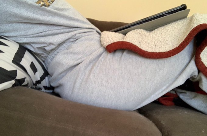 Who wants to come rub on me while I work ❤️ https://t.co/O7gm7rrPCr