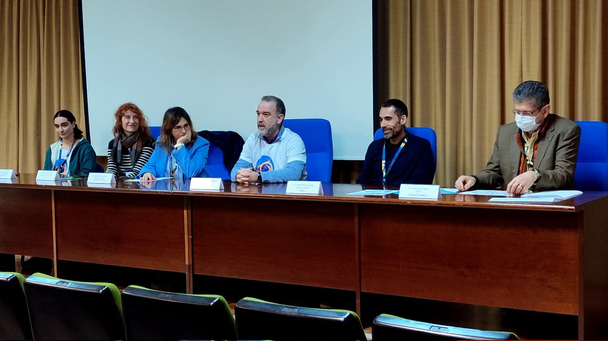 physicsatc's tweet photo. Finalmente clausuramos el evento con la entrega de premios. Enhorabuena a Neutrinos Divinos, Alquimistas Cuánticos y Bamboleos por alzaros con la victoria! 🏆 https://t.co/x9MoiqORJ9