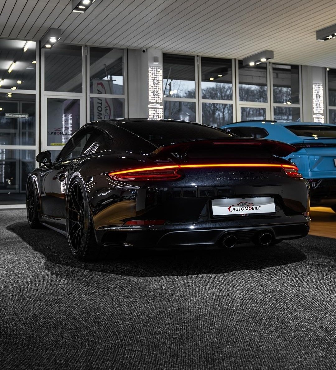 WorldWideCarsTM's tweet photo. Porsche 911 https://t.co/r025jXOCYC