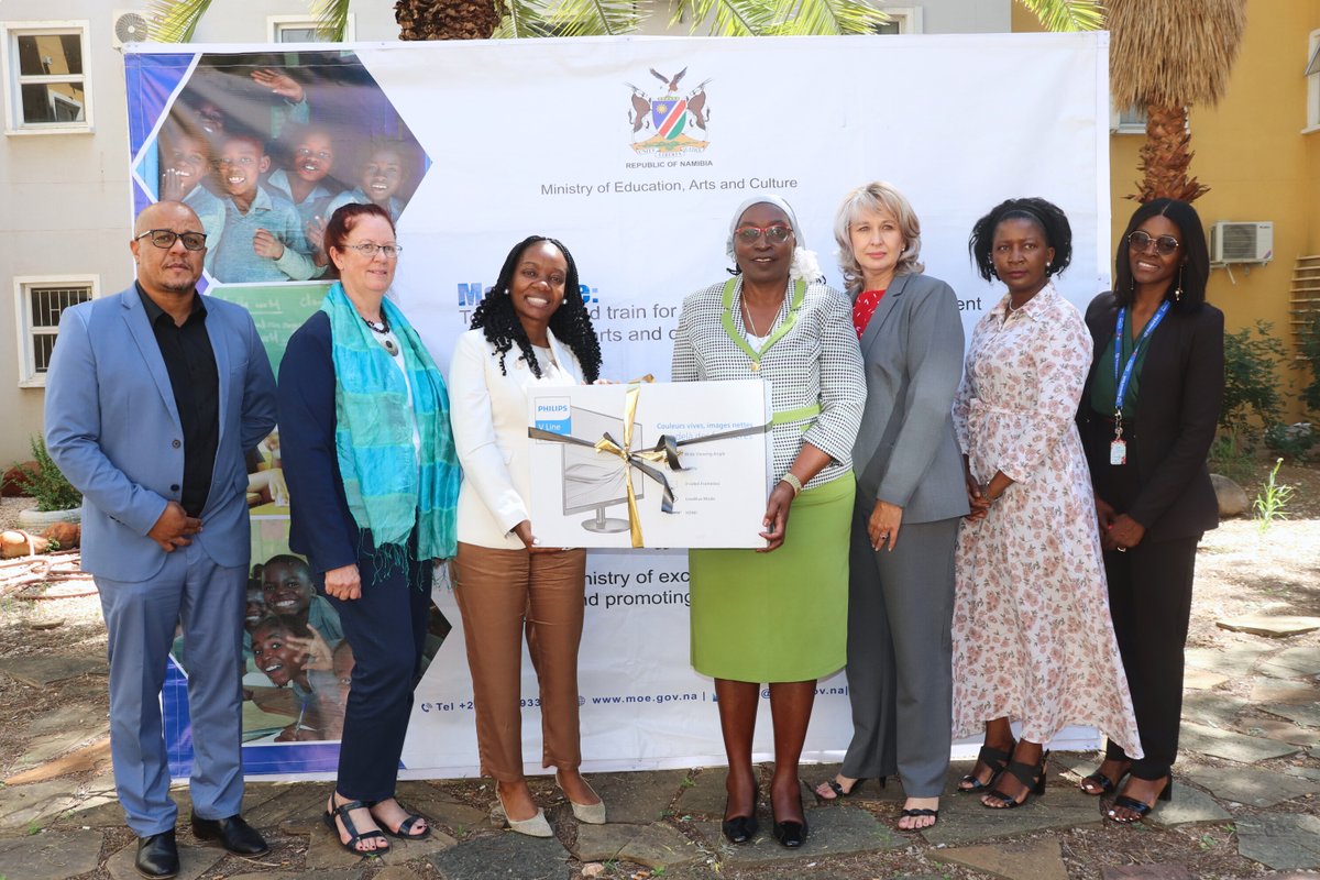 CRANamibia's tweet photo. #CRANamibia donates 7 computers & internet services for 2 years to the Ministry of Education, Arts & Culture for tech hubs & e-villages in Namibia! Hon. Faustina Caley, Dep. Minister of @MoEACnamibia accepted the generous donation.
#TechForGood #DigitalNamibia #CRANCares https://t.co/fBtv7ioOdp