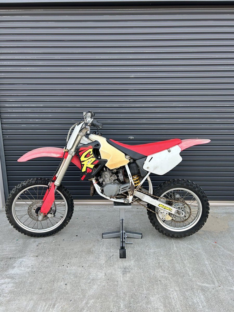 tt59z12's tweet photo. #CR80 17万
#KX80 10万
売ります、2台とも大きな不具合なし。詳細は写真を確認してください
#フュージョン 11万
外装リペイント済み、ローダウン、リアBOX付き 新品ブレーキや他部品set
#helix #ヘリックス
愛知県より
#バイク売ります
#バイク買います
#個人売買
#オフ車 #MX https://t.co/jDG1kWinkX
