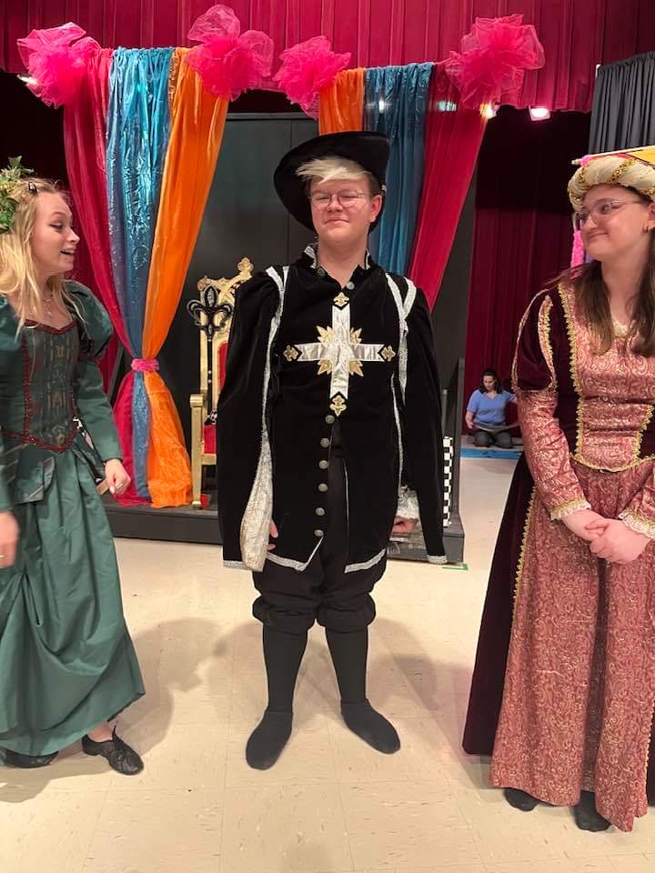 _CaitlynGarber_'s tweet photo. Come one, come all! FJSHS Drama Club is ready for you!  Come see us Friday or Saturday evening in the Frankton Elementary cafeteria!  7:00pm. $7 adults, $5 students, $20 immediate family.  All tickets are available at the door! https://t.co/EgHRgWurnF