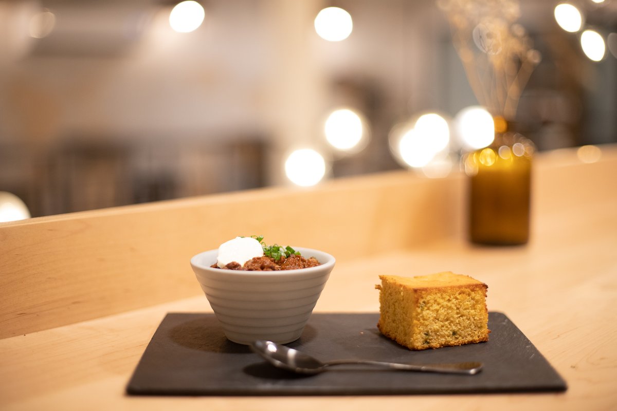 letsbefaire's tweet photo. Satisfy your taste buds with our delicious Three-Bean Chili, made in-house to satisfy your cravings. It is accompanied by our freshly baked Jalapeño Shallot Cornbread, perfectly golden-brown and savory. 

Order Online >>> https://t.co/ECveyDrwfw https://t.co/cKJX9DlEaz