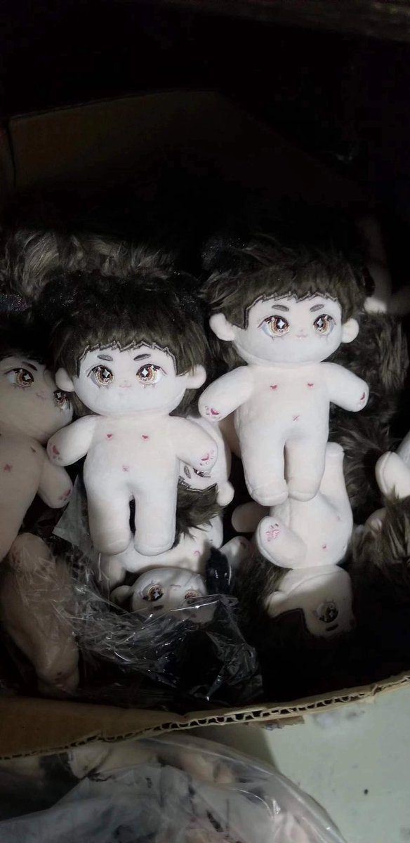 Bucksom_20's tweet photo. 인형 제작 현황에 대해 여쭤보았는데 15cm 인형은 모두 완성, 20cm는 일부 완성인데 아직 사진을 찍지 않음 이라고 답변 받았습니다 ! 받은 사진은 첨부된 사진 한 장이며 나머지 인형의 사진과 어떤 인형이
미완성인지에 대해서 또한 문의드려놓은 상황입니다🤍 https://t.co/wn9Hs2Shy8