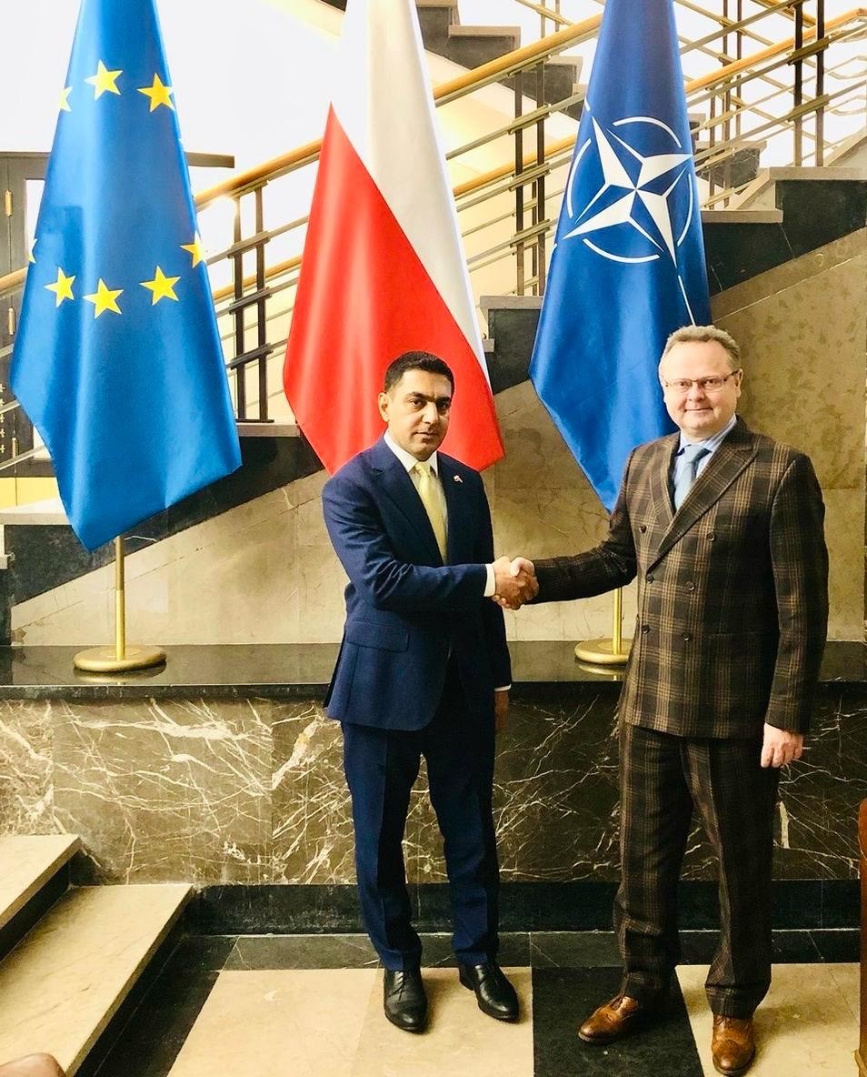 IraqinWarsaw's tweet photo. القائم بالاعمال المؤقت يلتقي وكيل وزارة الخارجية البولندية

https://t.co/0pGYbAOmv0 https://t.co/iuikWAAU4Y