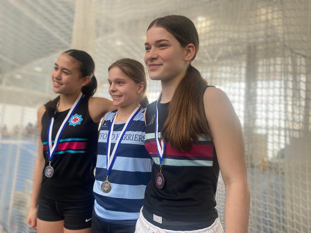 Congratulations to Year 9 Luna who won bronze in the Pole Vault at the Under 15 Kent Indoor Athletics Championships and to Year 9 Emily who won silver on floor and gold on vault at the Clapham Gymnastics Competition at the weekend! @CroydonHigh 🥉🥈🥇
