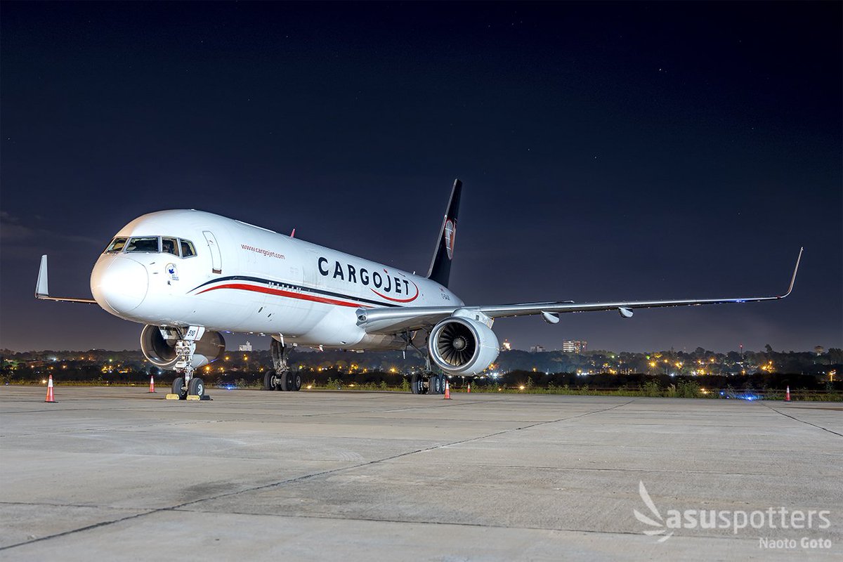 snao122's tweet photo. Aquí las fotos de los pájaros descansando en plataforma. Es la 2da vez que nos visita el B752F de @CargoJetAirways, mientras el E190 de @SkyHighDo fue la encargada de transportar a los staff de El Sol de México.
#ASUspotters by @aeronauticapy & @aviacionline https://t.co/hkS6fdQUXl