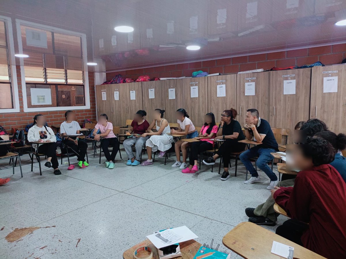 DianaBaloy's tweet photo. #ICBFesProtección | Las transformaciones del Sistema de Protección deben partir de las voces de las niñas, niños y adolescentes. Es así como desde la Dirección de Protección hemos dado comienzo a la estrategia “Protección Te Escucha”. Conoce más⤵️ https://t.co/VkeLOzx976