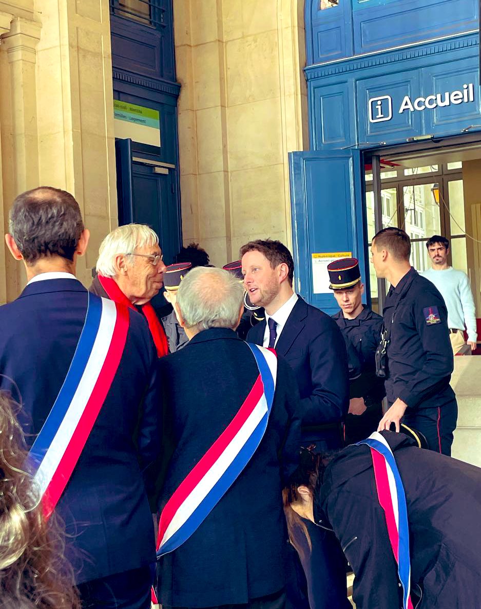 CBeaune's tweet image. En ce #19Mars, nous rendons hommage aux victimes civiles et militaires de la guerre d’Algérie et des combats en Tunisie et au Maroc.
Ici, dans le 11ème arrondissement de #Paris, ce sont 29 jeunes qui sont morts au combat. Ne les oublions pas.