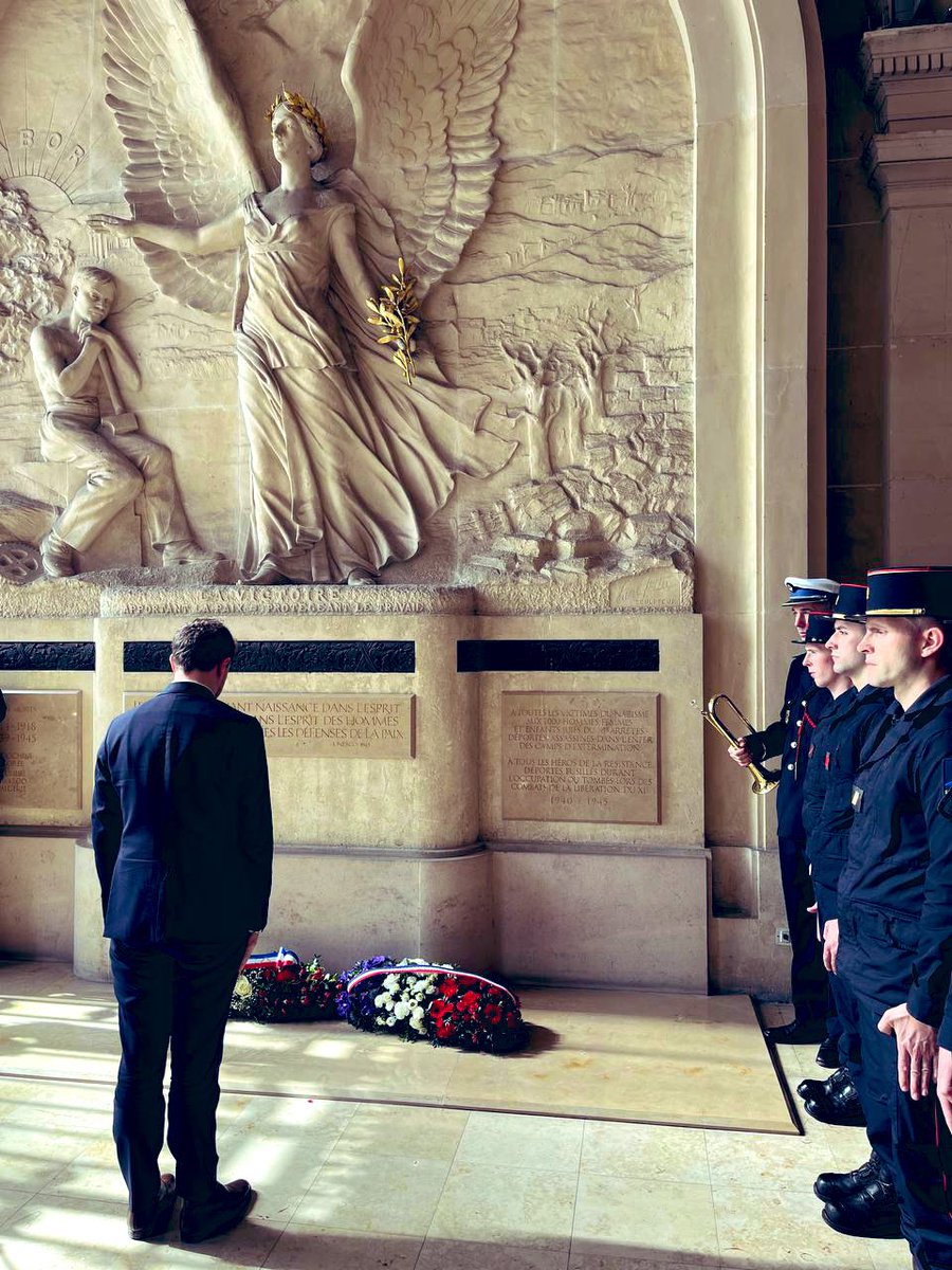 CBeaune's tweet image. En ce #19Mars, nous rendons hommage aux victimes civiles et militaires de la guerre d’Algérie et des combats en Tunisie et au Maroc.
Ici, dans le 11ème arrondissement de #Paris, ce sont 29 jeunes qui sont morts au combat. Ne les oublions pas.