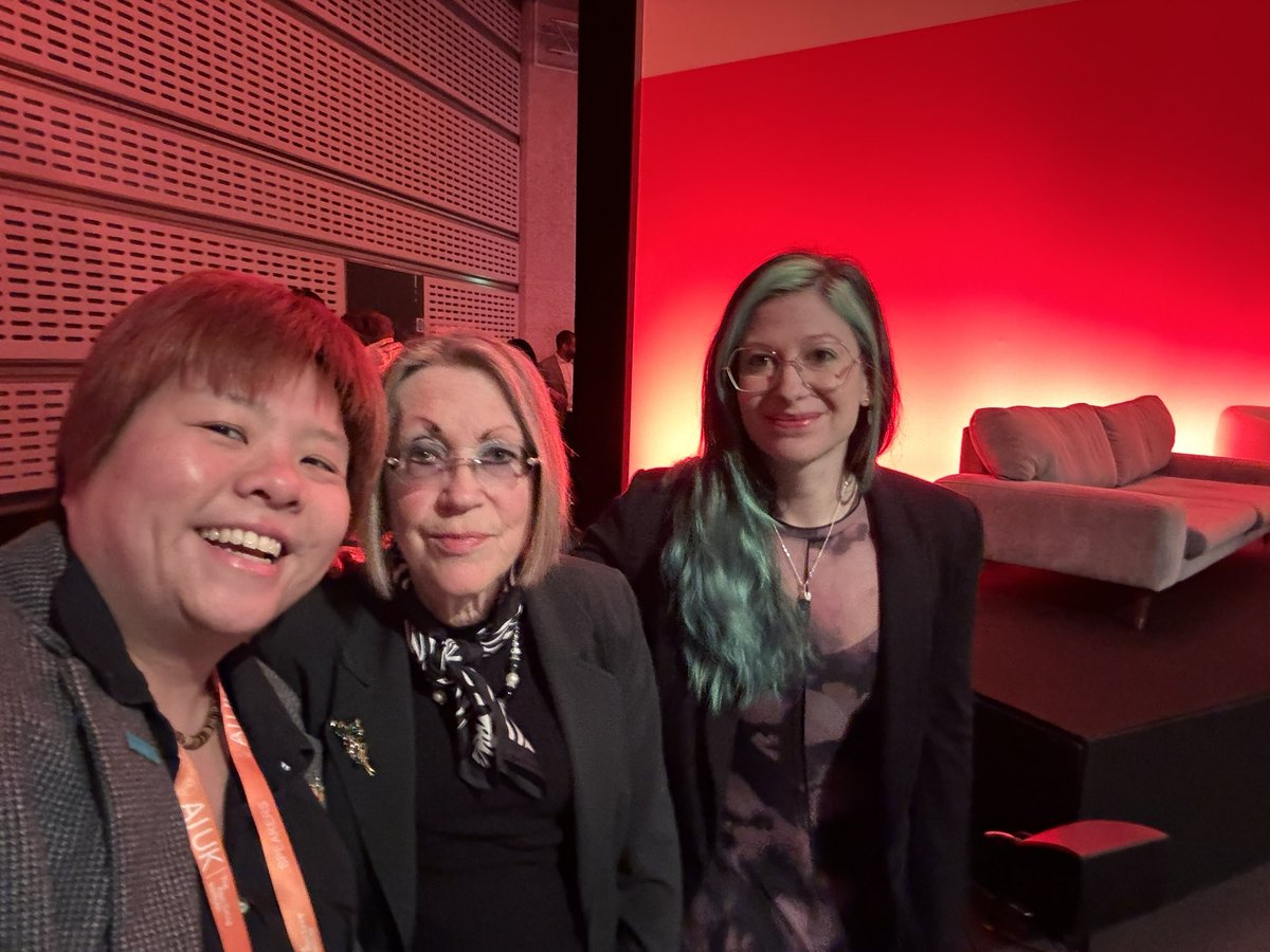 Wonderful to meet Margaret Colling from the People’s Panel on AI and @llis_lena from @ConnectedByData at #AIUK … can’t wait to explore how we can work together @Scottish_AI !