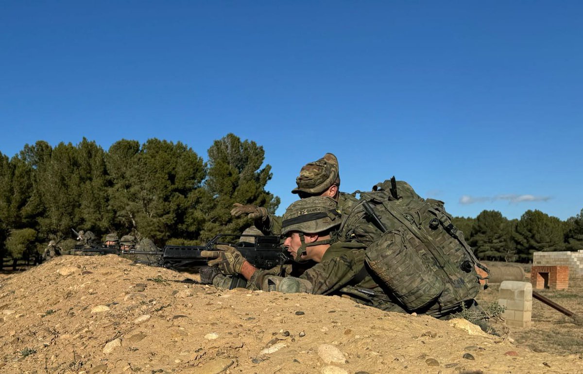 MADOC_ET's tweet photo. Centrados en el módulo básico del combate, los cadetes de primer curso de la #AGM_ET consolidan sus destrezas individuales comunes durante estas semanas, en las instalaciones del CENAD San Gregorio #Zaragoza. 

#ETEscueladeLíderes
#ConocimientoNuestroValor https://t.co/dGtX9vGMj9