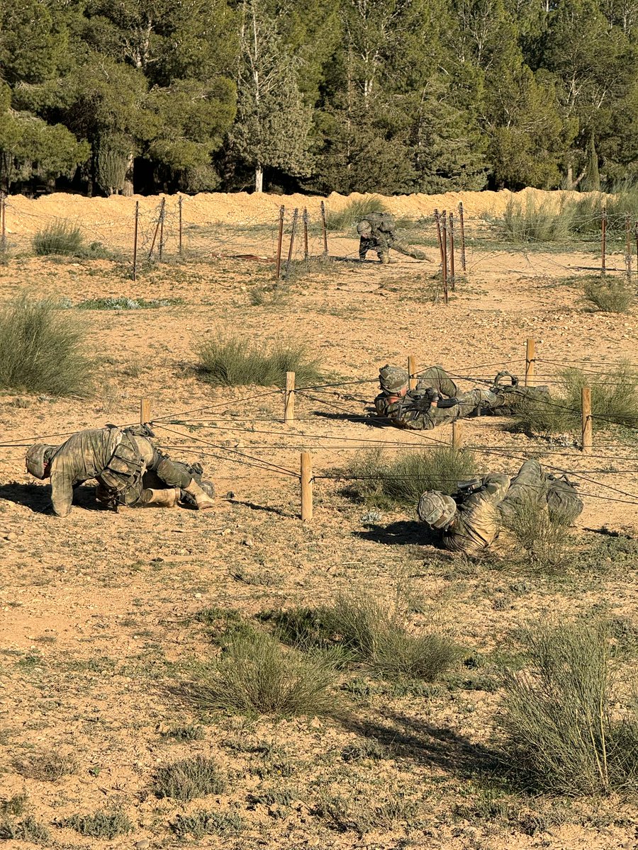 MADOC_ET's tweet photo. Centrados en el módulo básico del combate, los cadetes de primer curso de la #AGM_ET consolidan sus destrezas individuales comunes durante estas semanas, en las instalaciones del CENAD San Gregorio #Zaragoza. 

#ETEscueladeLíderes
#ConocimientoNuestroValor https://t.co/dGtX9vGMj9