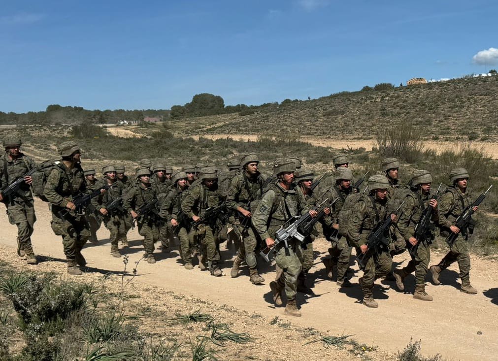 MADOC_ET's tweet photo. Centrados en el módulo básico del combate, los cadetes de primer curso de la #AGM_ET consolidan sus destrezas individuales comunes durante estas semanas, en las instalaciones del CENAD San Gregorio #Zaragoza. 

#ETEscueladeLíderes
#ConocimientoNuestroValor https://t.co/dGtX9vGMj9