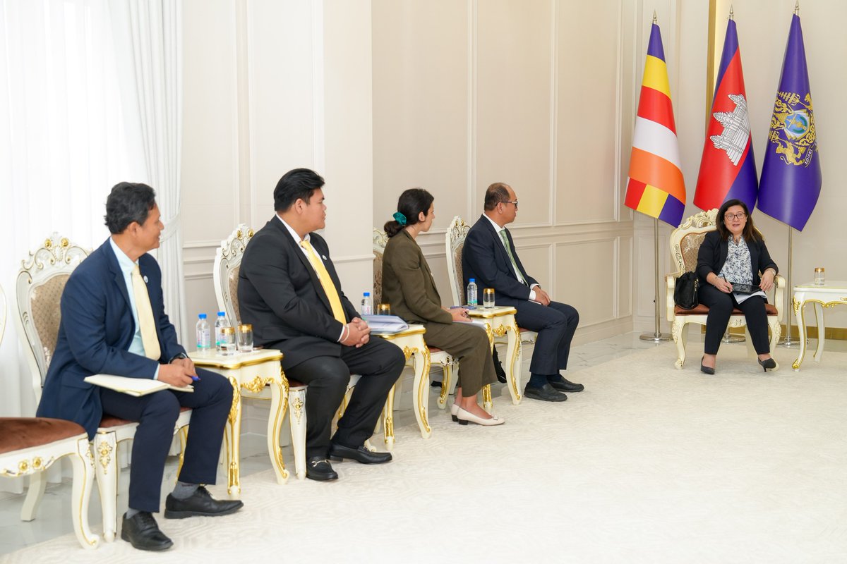 TomovaMarie's tweet photo. Excellent discussion between the #Cambodia Minister of Water Resources and Meteorology and our @masotomayor on our support to the sector in  sustainably managing water resource for irrigation &amp; water supply, under #climatechange, as well as upcoming work on the Tonle Sap Lake. https://t.co/T7Hnlclvzf