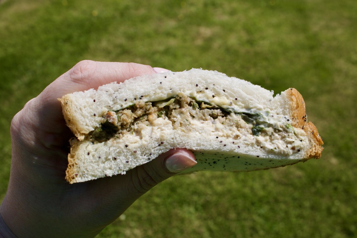 What's for lunch? We're having this delicious handmade sandwich - chicken and our signature stuffing on poppy seed bread with mayonnaise &amp; lettuce. 🤤🥪

#freshways #freshwaysfoodco #sandwich #sandwichporn #sandwichesfordays #chickenandstuffingsandwich #sándwichlovers
