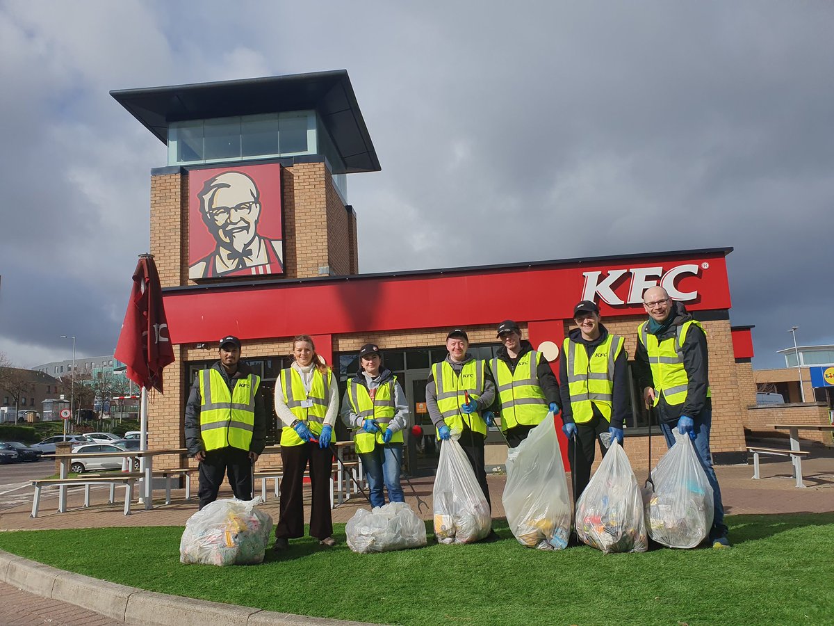 Big haul of rubbish picked from Meadowbank, Marionville & Lochend. Thanks to @KSBScotland & the lovely staff at KFC Meadowbank for having me along to join in #SpringCleanScotland this morning. Anyone against banning disposable vapes should get involved in a local litter pick!