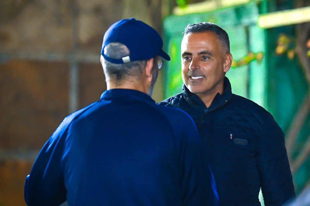 مع جوزيه جوميز المدرب البرتغالي الجديد لفريق نادي الزمالك. 

متفائل جداً بالأجيال الناشئة اللي هيشرفونا إن شاء الله في مستقبل الكورة المصرية، ربنا يوفقكم يا أبطالنا❤️⚽️

#الأهلي_و_الزمالك