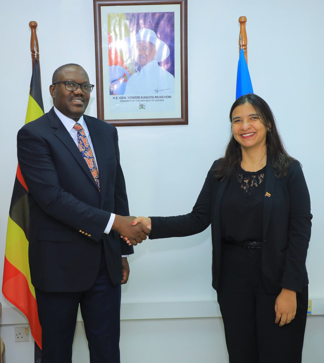 Kampala — The Venezuelan Ambassador to Uganda, H.E Mrs. Fatima Fernandes Juarez, this morning met with the Permanent Secretary (PS) Mr. Bagiire Vincent Waiswa, at the Ministry Headquarters. H.E Juarez said that “#Venezuela🇻🇪 is keen to strengthen economic ties with #Uganda🇺🇬 and