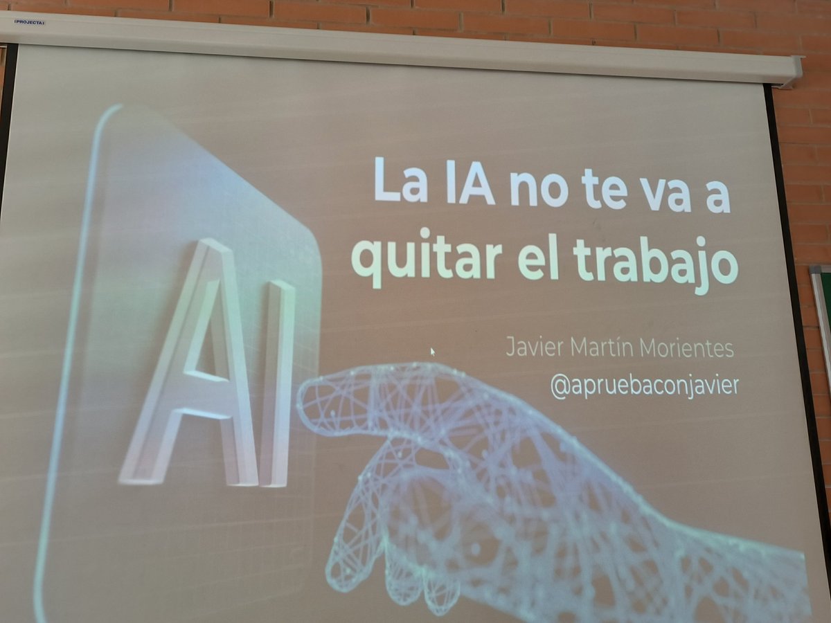 MartinMorientes's tweet image. Vamos a por la segunda tanda 🦾🤖 @infouex @CUMe_UEx @LabMerida @ArduinoWeekEx @apruebacnjavier