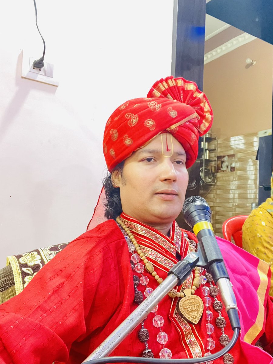Aadiyogi_Swami's tweet photo. आज हमारे भक्त श्विजय शर्मा जी के घर शिवनगर् कठुआ में सतसंग का आयोजन हुवा अध्यात्म में विशेष चर्चा कर संगतो को नर से नारायण तक कि यात्रा मनुष्य जीव का उद्धार केवल हरि चरणों में हि संभव है आदि प्रवचन से निहाल करने का प्रभु कृपा से प्राप्त हुवा।
#जय_श्री_कृष्ण 
#आदियोगी_गौतम_स्वामी https://t.co/edccPC0x30