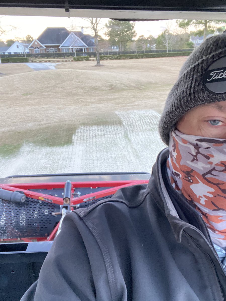 Plisken2112's tweet image. A balmy 39 degrees to start the second day of greens aeration, but thankfully no frost! #goingdeep