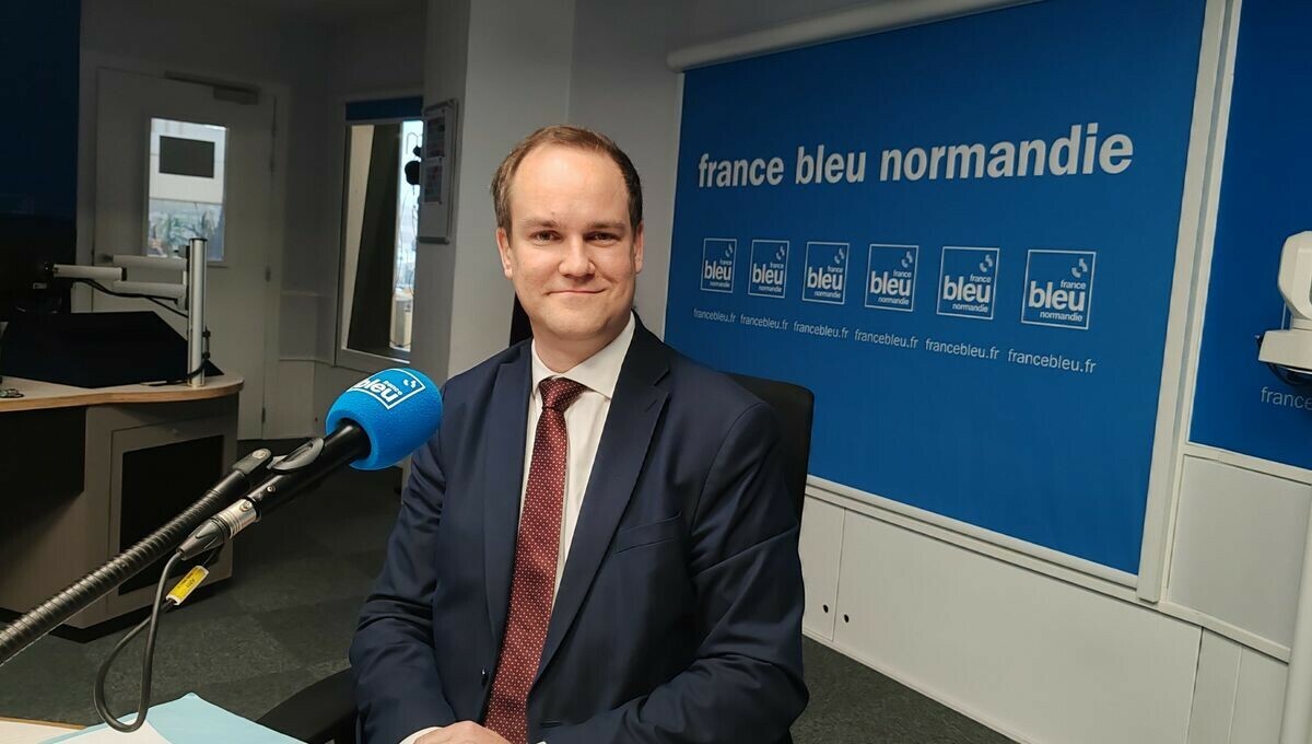 ici_bnormandie's tweet image. “Sauf exception un seul sticker par foyer pour se déplacer le 6 juin dans la zone à circulation régulée” - Adrien Allard, sous-préfet de #Bayeux et en charge des transports pour le 80e anniversaire du Débarquement @Prefet14 
➡️ l.francebleu.fr/4eIP