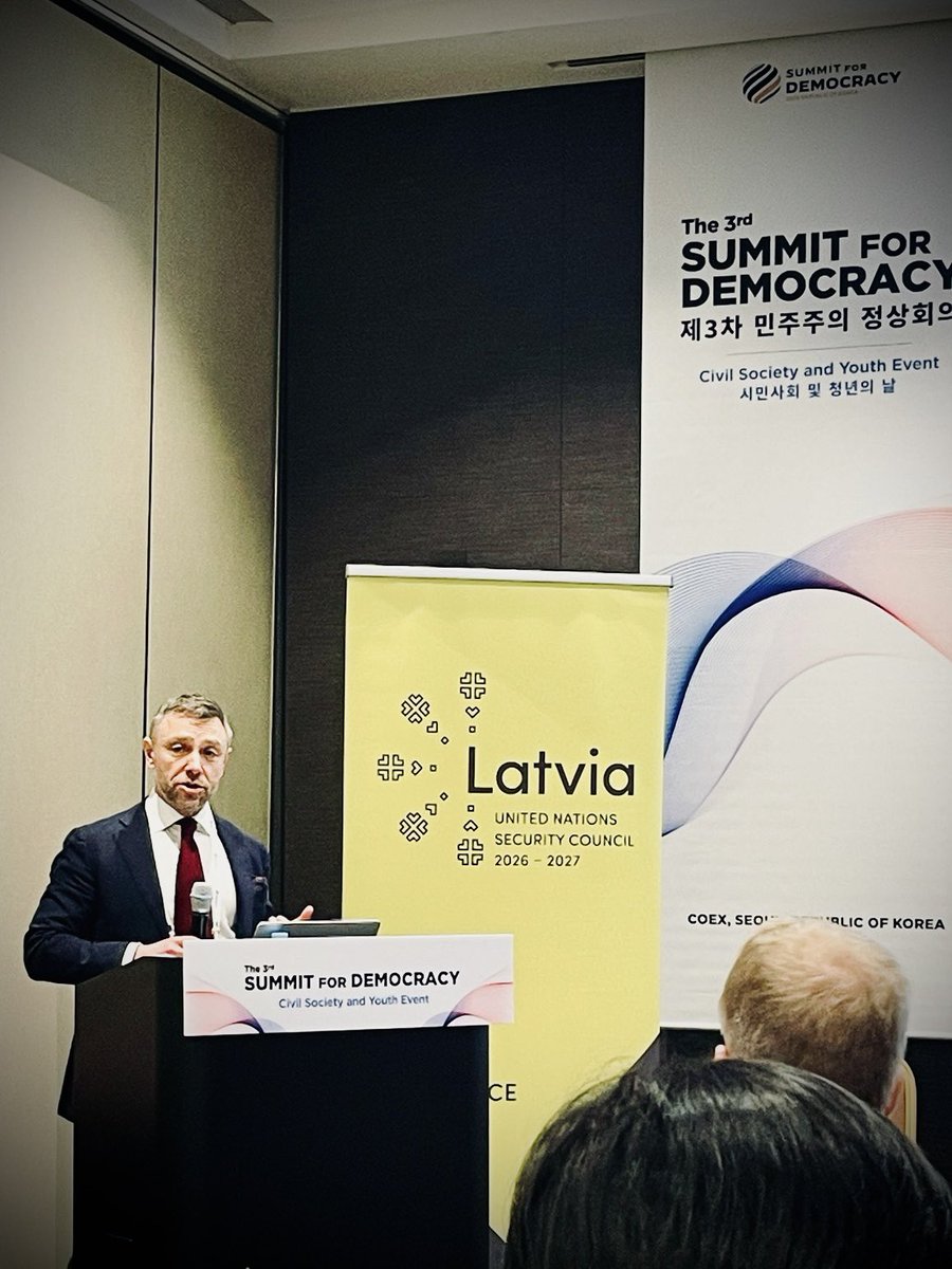 ViktorsMakarovs's tweet photo. Thanks to @StateDRL Allison Peters, @GAC_Corporate Ayesha Malette, @vntousas, @justinarenstein, @paulinaaibarra, Prof. Tae-Eun Song,  @DornerGillian, @GuusvanZwoll for great talk on Info Integrity &amp; AI today at #SummitforDemocracy in Seoul 🇰🇷. https://t.co/xvFvrul5Qz https://t.co/pYT2fwqVdS