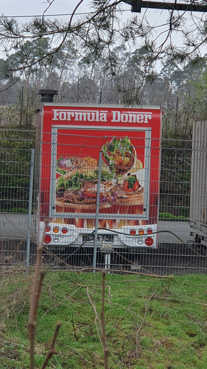 Wusste gar nicht, dass du deine eigene Kette hast <a href="/FormulaLena/">Lena</a>