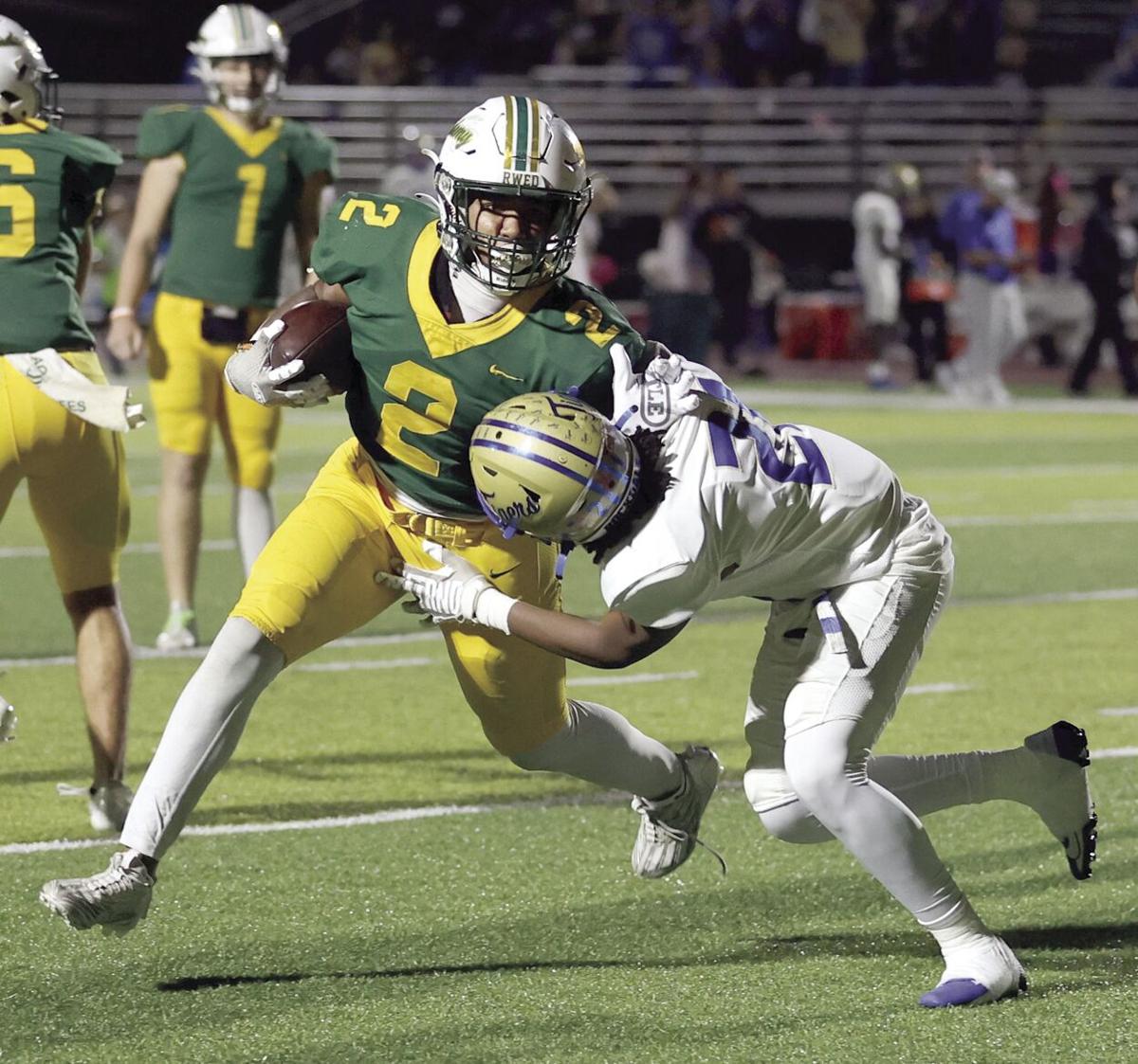EricMoreno6477's tweet photo. Competing in District 11-3A, are the Academy High School Bumblebees (Little River, TX), currently under the guidance of Head Coach @mullins_coach. The pride of Bell County, the Bumblebees won state championships in basketball, softball, &amp; tennis. 
#TXHSFBMascots #BeePride 🏈🐝 https://t.co/Vg97b96rZ9