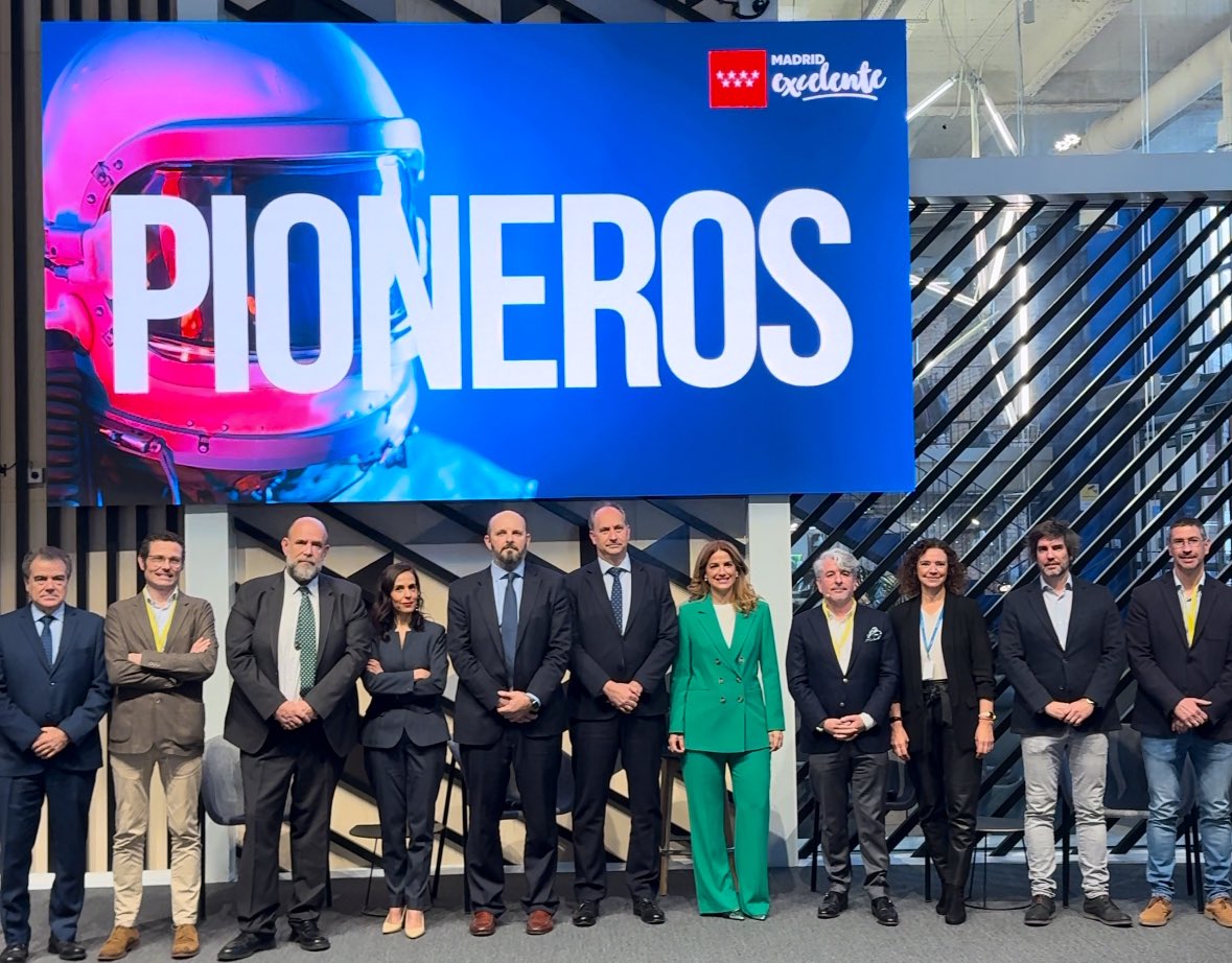 navarromoralesa's tweet photo. Hay que salvaguardar los derechos fundamentales de los ciudadanos pero la #AIAct no puede suponer un freno al avance tecnológico de Europa, frente a las grandes tecnológicas asiáticas o americanas.
@MLopezValverde en #GoogleForStartup. https://t.co/kPXNJ9xhgV