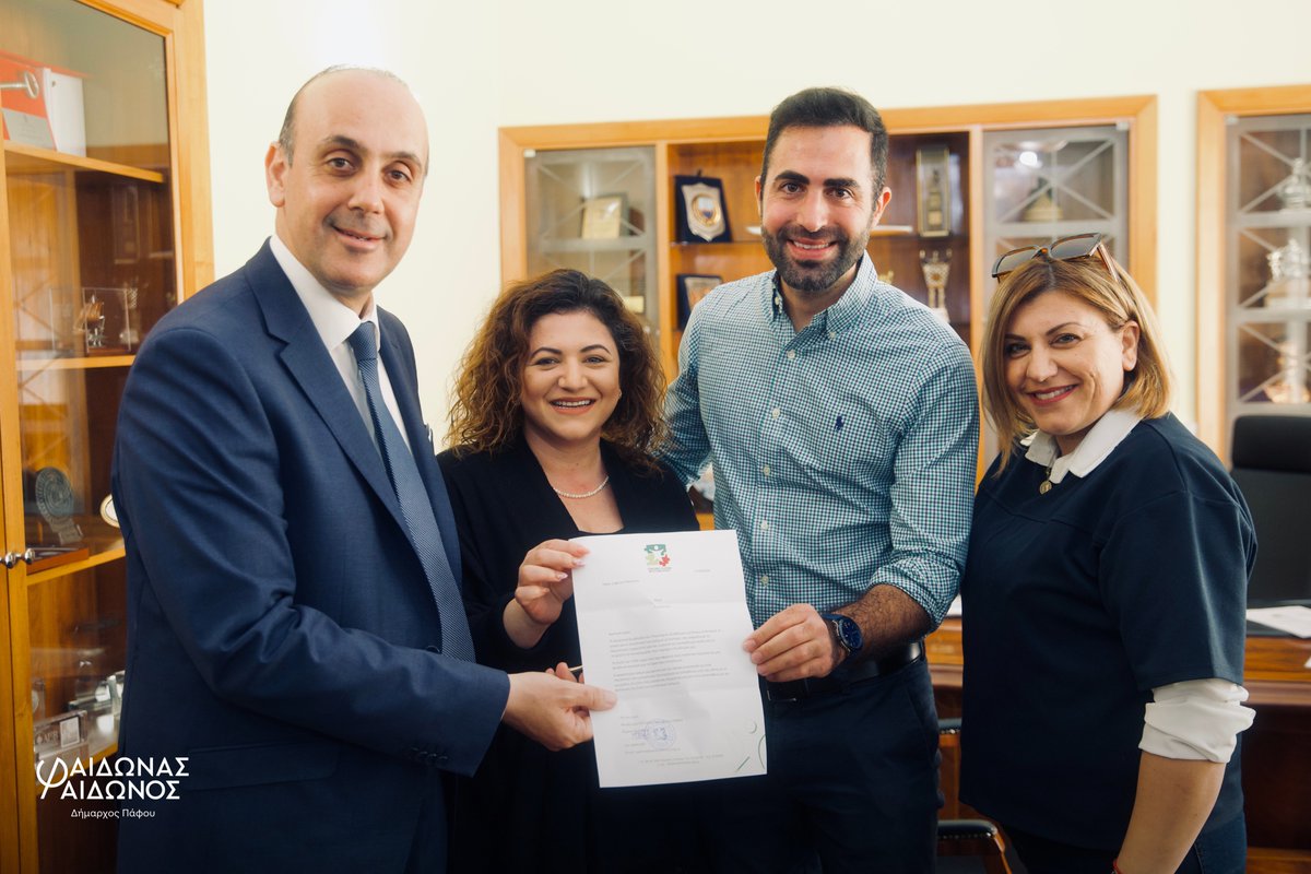 ΠΑΡΑΔΟΣΗ ΜΕΡΟΥΣ ΤΩΝ ΕΙΣΠΡΑΞΕΩΝ ΤΟΥ ΜΑΡΑΘΩΝΙΟΥ ΣΤΟ ΣΥΝΔΕΣΜΟ ΓΙΑ ΑΤΟΜΑ ΜΕ ΑΥΤΙΣΜΟ

Η αγάπη προς τον συνάνθρωπο, ο αλτρουισμός και η αλληλεγγύη, αποτελούν για κάθε οργανωμένη κοινωνία και τον καθένα μας ξεχωριστά, καθήκον και υποχρέωση. Με χαρά παρέδωσα σήμερα στο Σύνδεσμο για άτομα