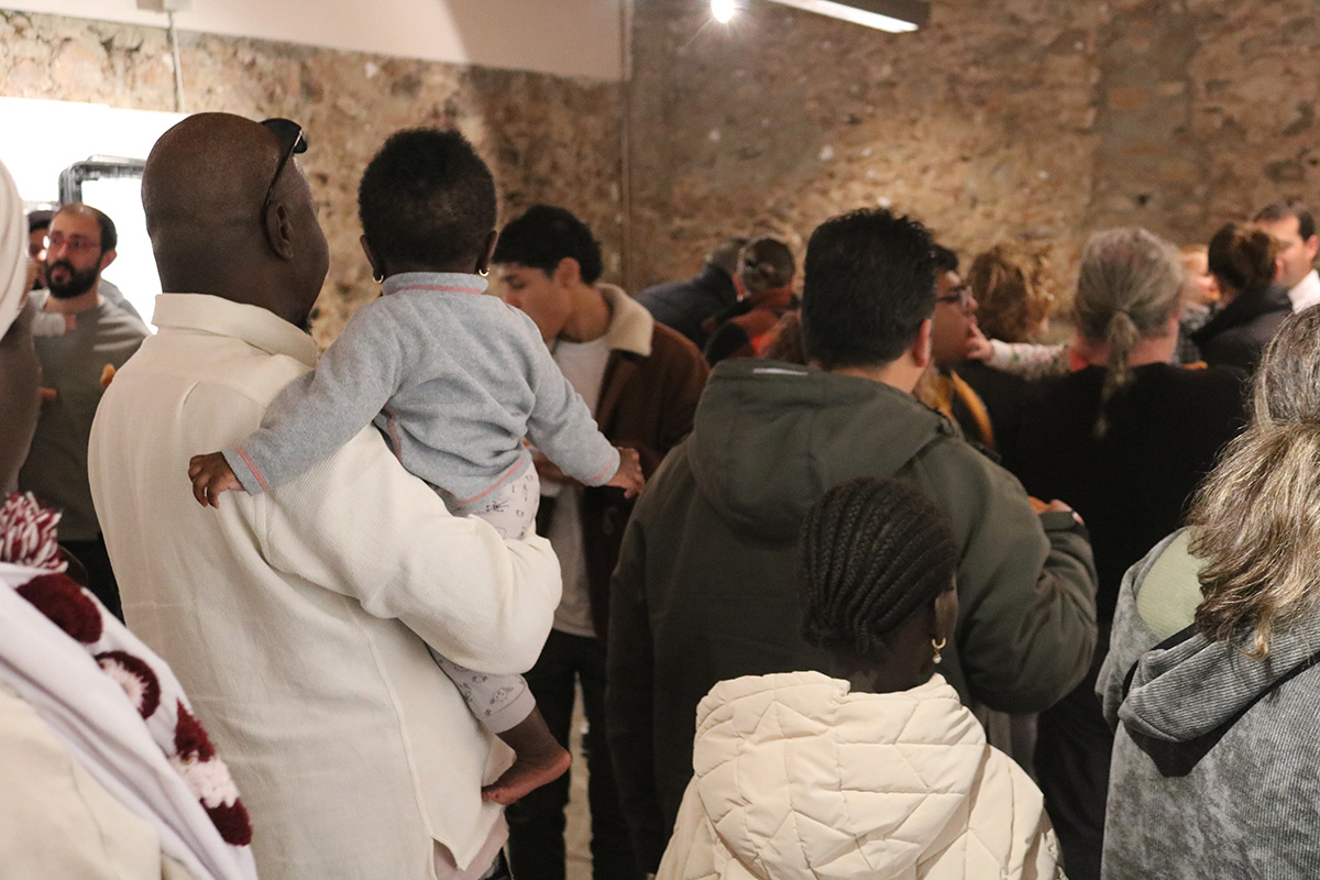 ajmartorelles's tweet image. 👨‍👩‍👧 El Celler de Carrencà va acollir divendres la Recepció a les persones nouvingudes i nascudes a #Martorelles l'any 2023

📊 Al 2023 s'han empadronat al municipi 360 persones en 204 habitatges i han nascut 37 nadons. 

#Benvinguda #Natalitat #Poble