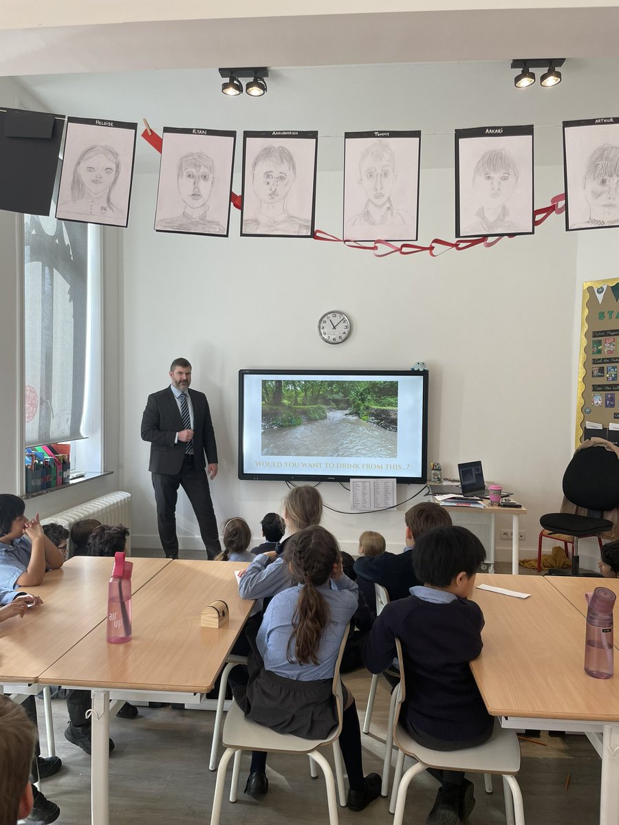 BJAB_PrePrep's tweet photo. We were really lucky to have Mr McFarlane come in to talk to #BJABBYear3 this morning all about the Romans! The students were fascinated by all the knowledge he had to share. Thank you very much! #BJABOpportunities #BJABHistory #BJABCommunity https://t.co/iEDK0GzAjc