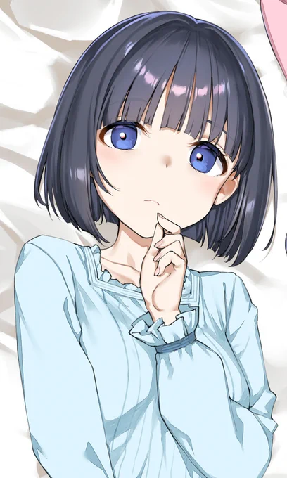 『黒幕ゲーム』第1巻は3/25発売! かわいさ抜群のヒロインの一人・潜里羽依花。自身もそのかわいさをもちろん自覚…? 主人公・来都とのやりとりにもご注目ください! #黒幕ゲーム 
