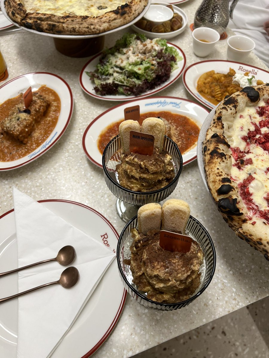 farfara444's tweet photo. إفطار رمضاني بنكهة ايطالية بـ 99 ريال فقط !! 🌙

مطعم روزيلا | Rosella 🍕 

بأجواء ممتعة و بيد شيف ايطالي مبدع تناولنا وجبة إفطار فاخرة تنوع أصناف و الطعم فوق لذاذة على ضمانتي هالمره .. 👍😍
أيضًا الكمية راهية مقارنة بالسعر و الجودة ! 👏
الموقع .. 📍
https://t.co/pZDFy58q83 https://t.co/cPjA3AFmK9