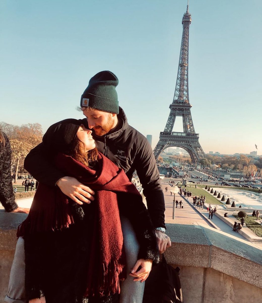 ttoriivega's tweet photo. ho appena scoperto la causa di tutti i mali:
✨la maledizione di Parigi✨
RICOMPONETEVI E NON ANDATE MAI PIÙ NELLA CITTÀ DELLE COPPIE CHE SCOPPIANO
#perletti #marcesca #ciruto https://t.co/gMKKjlCX1q