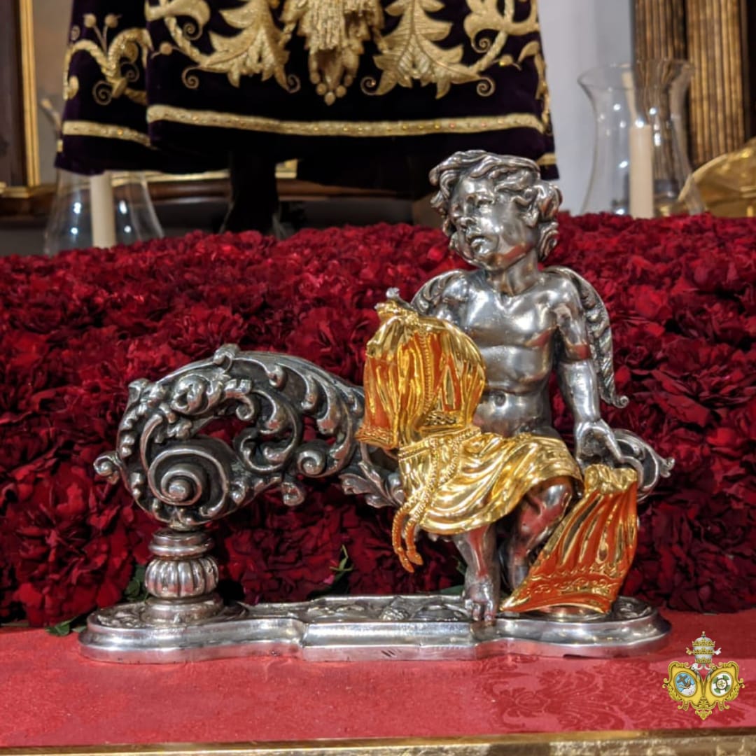 Ya se encuentra NPJ de la Humildad y Paciencia dispuesto para su Vía Crucis de esta tarde-noche. 

El Señor luce túnica morada bordada en oro fino y estrena para la ocasión parihuela con carpintería de José Luis Jiménez, talla de Ismael López y dorado de Francisca González.