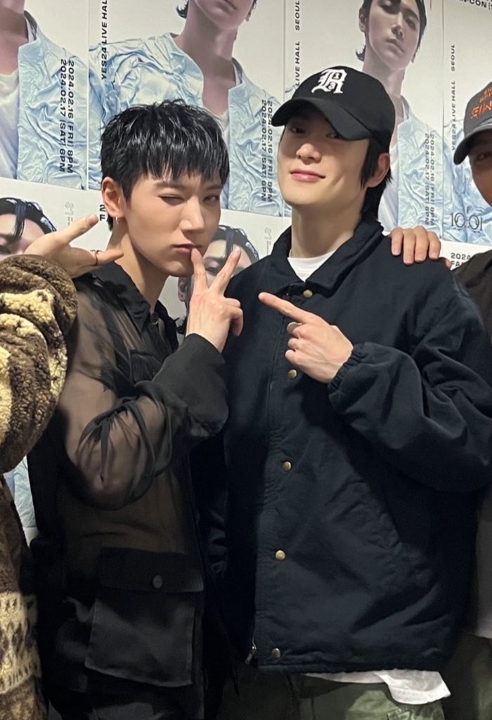 bemindlee's tweet photo. ถามว่าแจฮยอนภูมิใจแค่ไหน ก็คือดูจากรอยยิ้มได้เลย ยิ้มตั้งแต่เตนล์เดินเช้าประตูมา  ㅠㅠㅠㅠㅠㅠㅠㅠㅠㅠ https://t.co/fxGUwV9T8L
