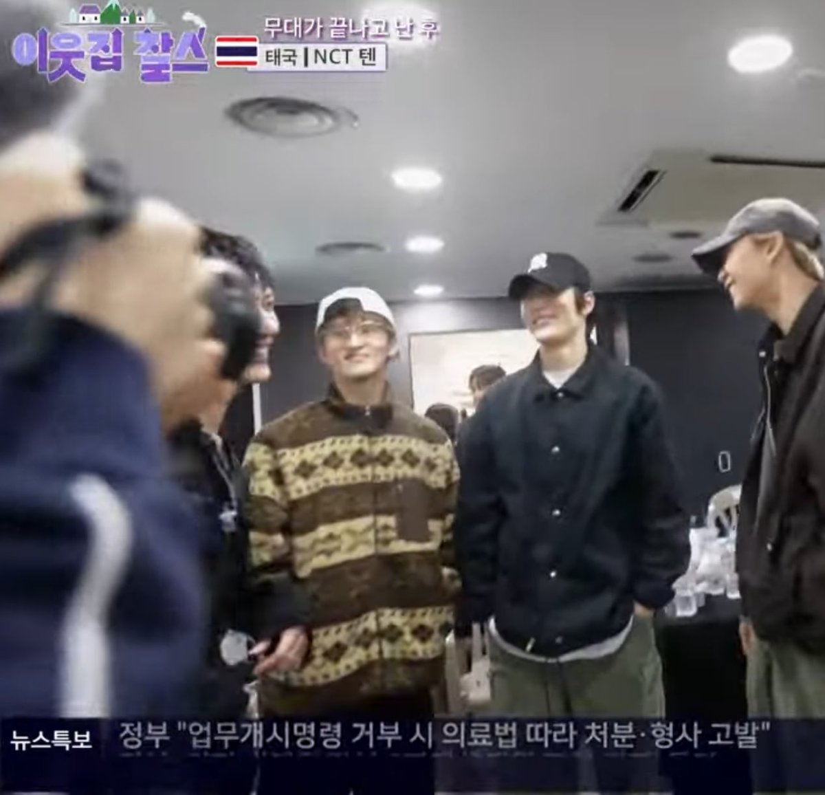bemindlee's tweet photo. ถามว่าแจฮยอนภูมิใจแค่ไหน ก็คือดูจากรอยยิ้มได้เลย ยิ้มตั้งแต่เตนล์เดินเช้าประตูมา  ㅠㅠㅠㅠㅠㅠㅠㅠㅠㅠ https://t.co/fxGUwV9T8L