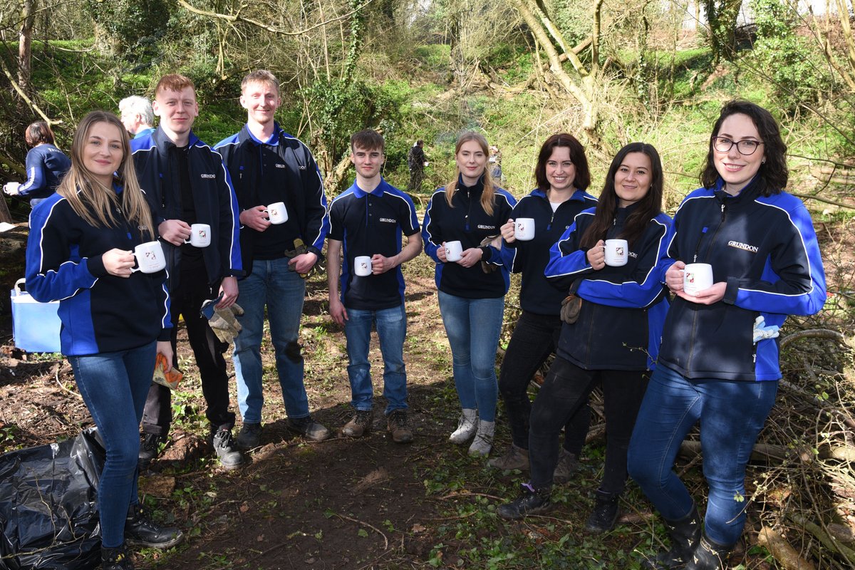 Last week we joined @chilternrangers at @FarmWoodoaks to lend a helping hand (or 9 pairs to be exact) coppicing an area of woodland. Together we created dead hedges and cleared woodland floor, improving spaces for wildlife and increasing productivity of woodland. 🍃