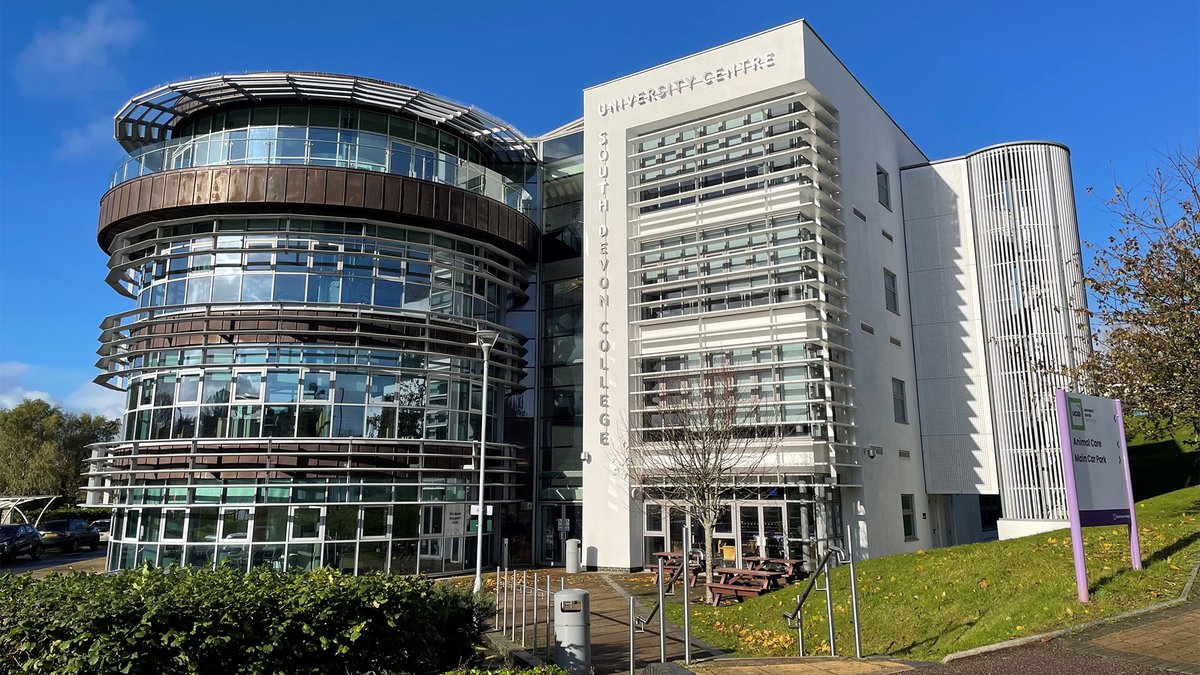 From psychology to global change and everything in between, we've got so much to offer here at @ucsouthdevon!

Come along to our next Open Evening on Thursday 21st March and speak to our team about how you can turn your goals into a reality! ow.ly/2lki50QWvc6