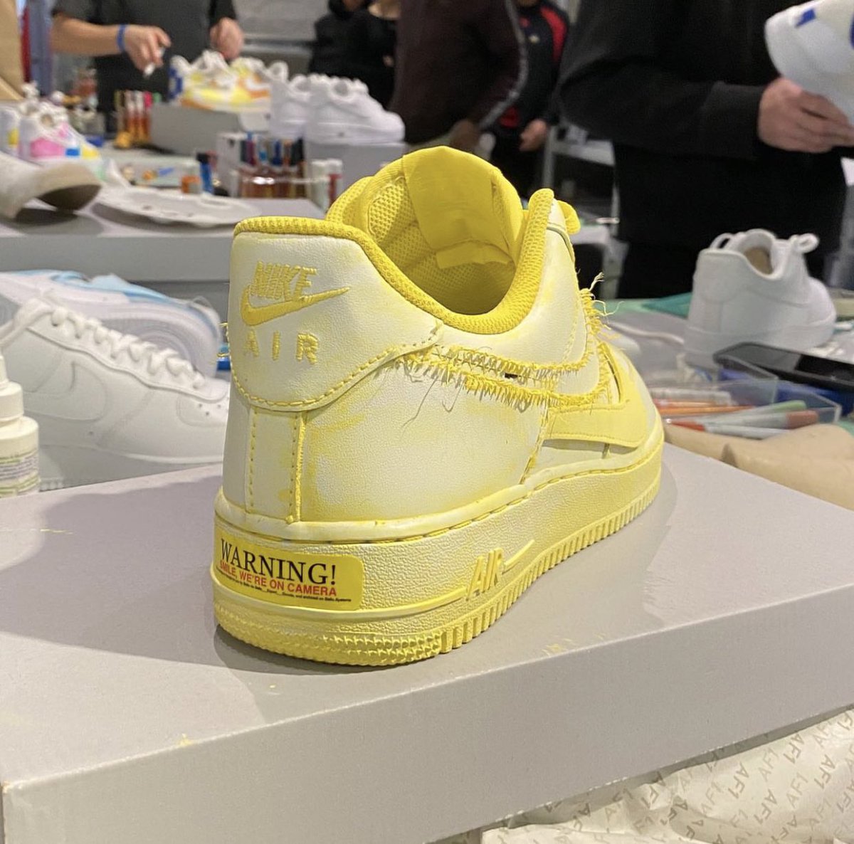 Warning.Camera tweet media