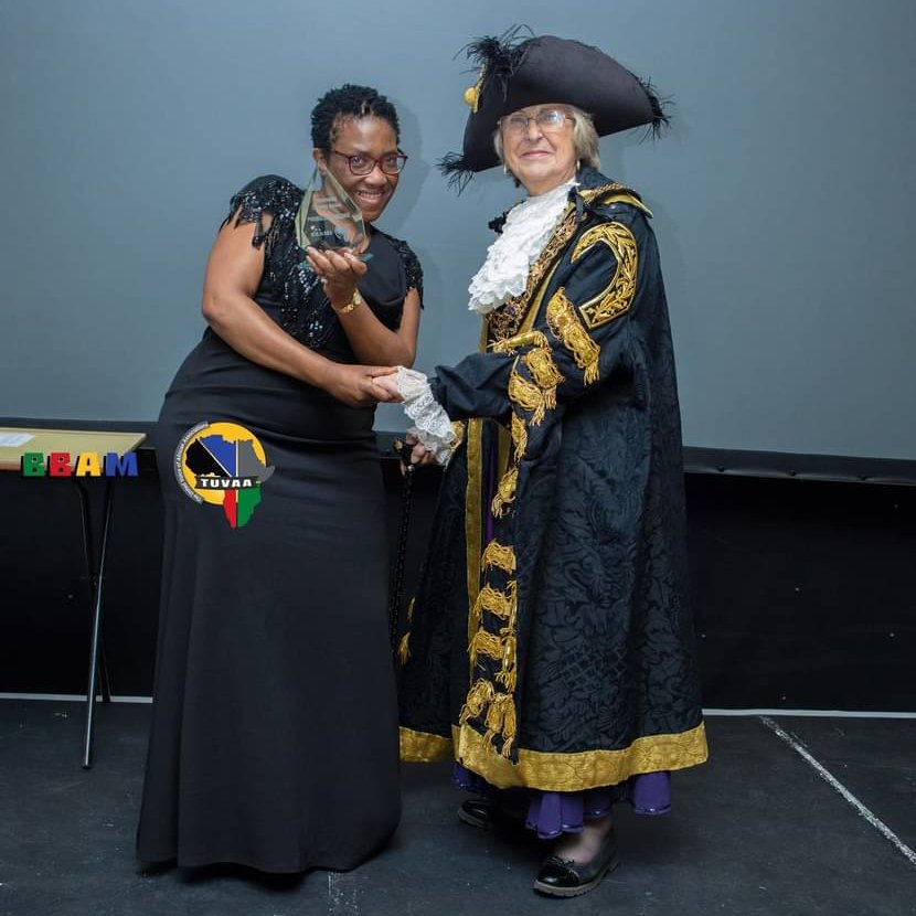 Congratulations to Zile!!

Zile, one of our Clinical Supervisors, was recently awarded a community leaders award from The United Voices of African Associations and the 'Black Businesses Arts and Music'.