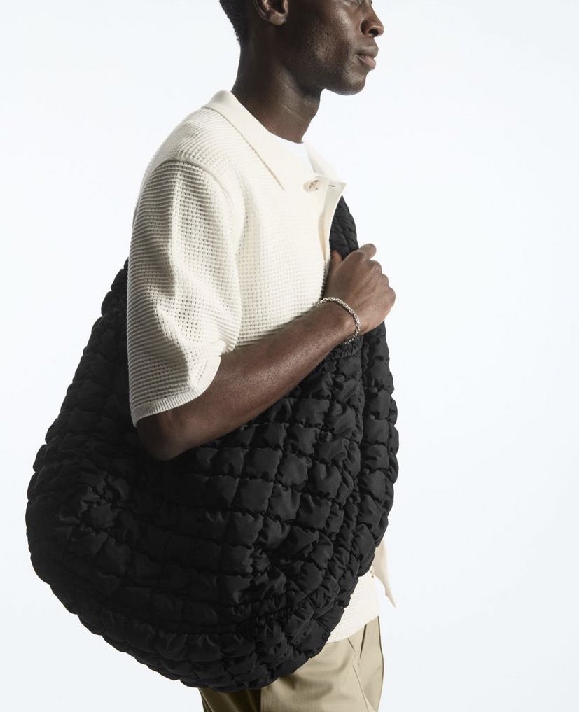 usedby_b's tweet photo. COS OVERSIZED QUILTED CROSSBODY
ใช้ไม่กี่ครั้ง ใหม่มากกกกกกกก ไม่มีตำหนิ 
2800 รวมส่ง (ซื้อมา4600😰) พร้อมโอนลดได้คั้บ💝

#costhailand #costhailandส่งต่อ #standoilthailand #matinkimthailand #cosbagthailand #carlynthailand #sculptorthailand https://t.co/xenv7ewk4e