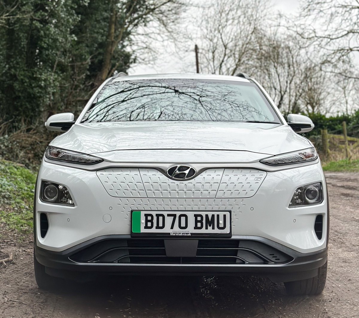 Approved_Used's tweet photo. Looking for an environmental spacious car with all the latest luxuries? Then look at this 2020/70 icy white Hyundai Kona!

Call Marshall Approved Used Scunthorpe on 01724 245271 or visit https://t.co/DGOJblZ0ub for more pictures, 360° walkaround, and interior videos. https://t.co/4nPQqBls6l